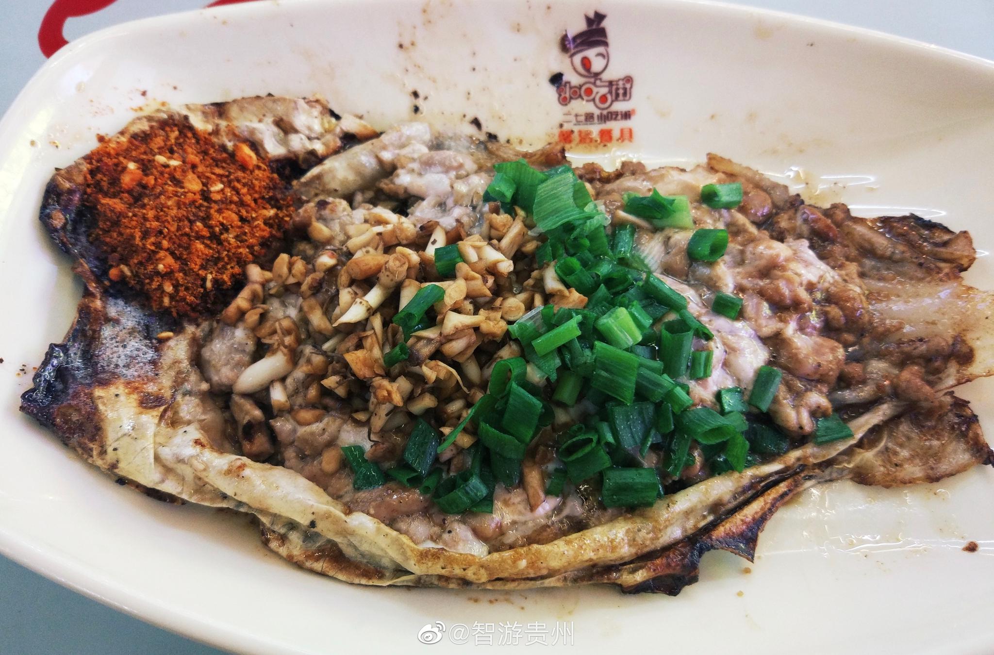 贵阳鸿通城二七路小吃街,这里汇集了不同城市的特色小吃