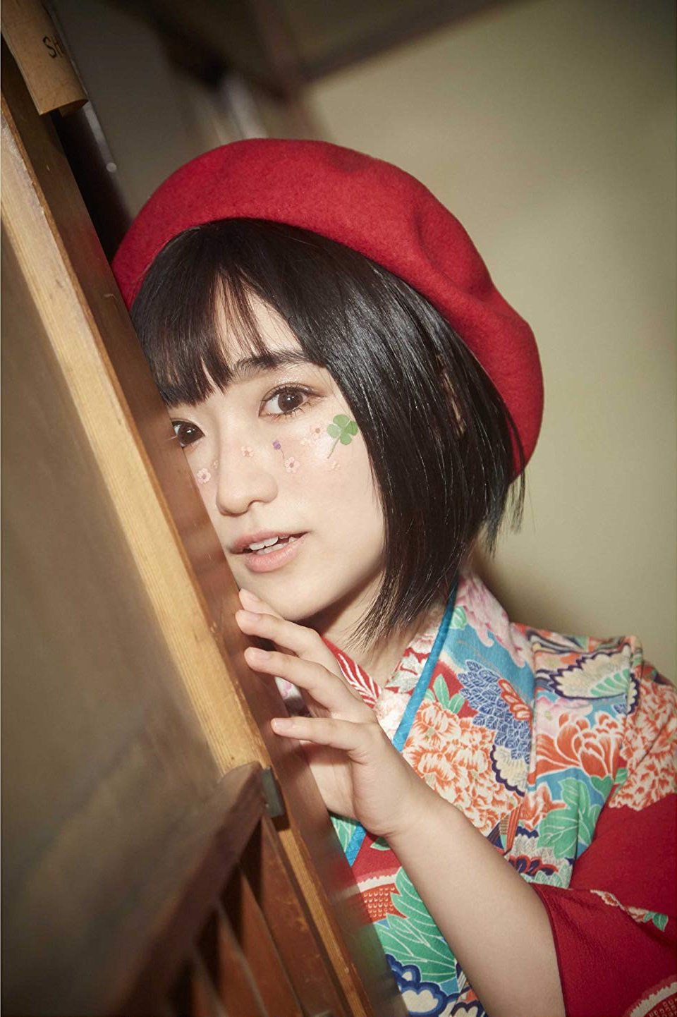 悠木碧写真集表纸 3月1日发售 悠木碧写真集表纸 3月1日发售