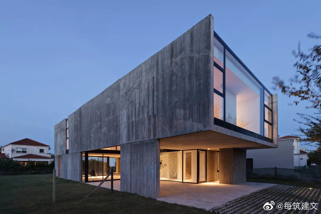 空间组合,体块虚实对比,是建筑设计里面常用的造型手段哦