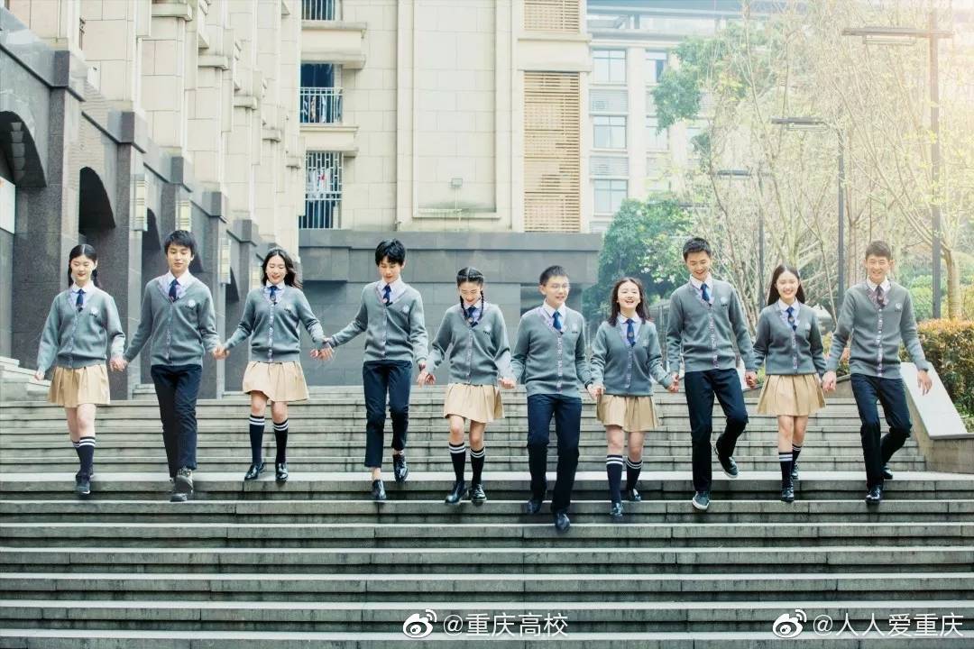 重庆巴蜀中学校服巡礼,青春有你的日子,都是最美四月天