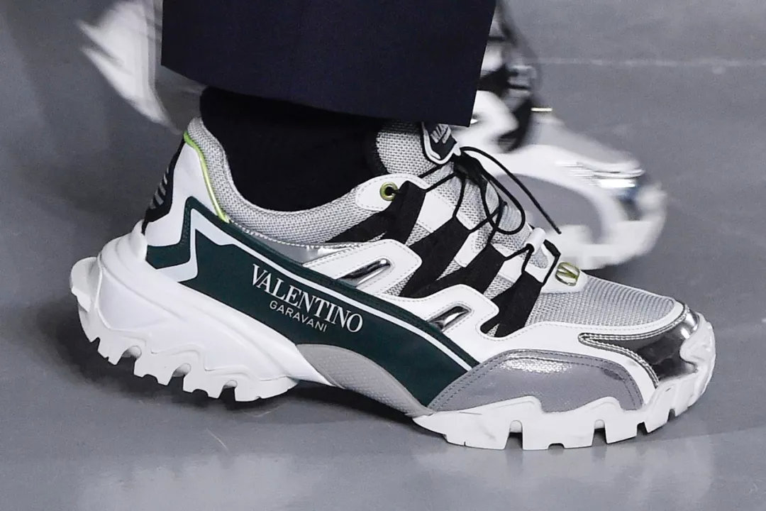 今年最火的30双大牌运动鞋香奈儿合作款要1万多lv夸张大胆