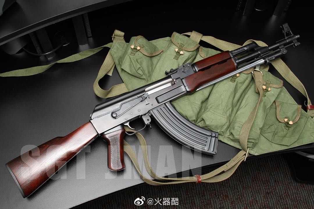 外国枪迷收藏的我国56冲突击步枪经典啊
