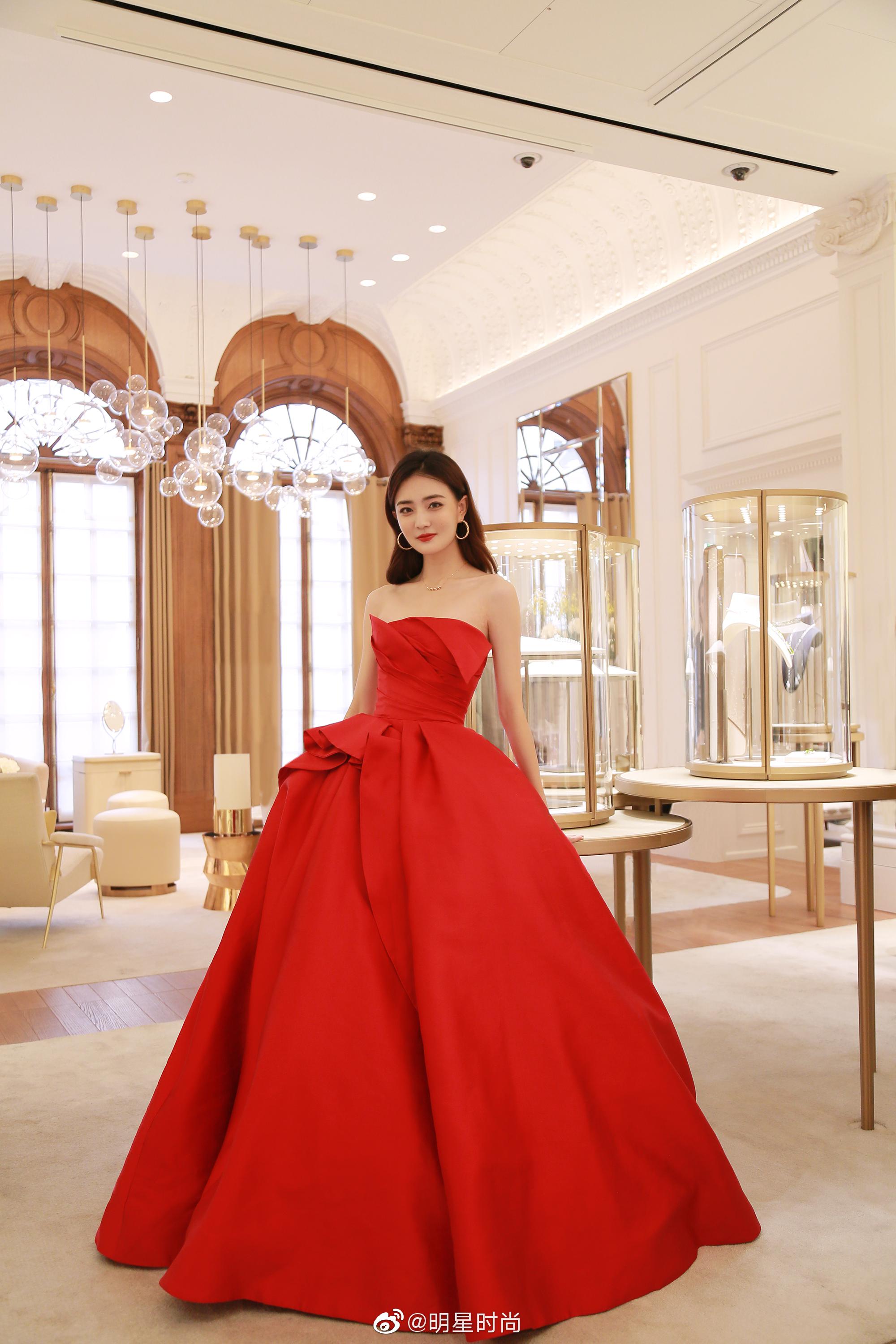 徐璐lulu 现身某奢侈品牌活动的两套look