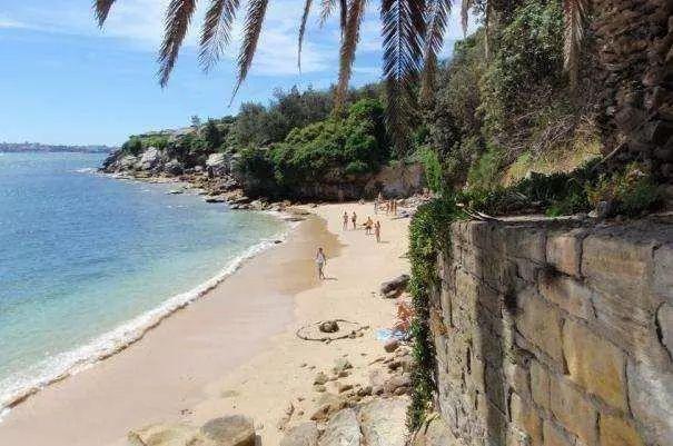 全球最开放的海滩穿比基尼禁止进入