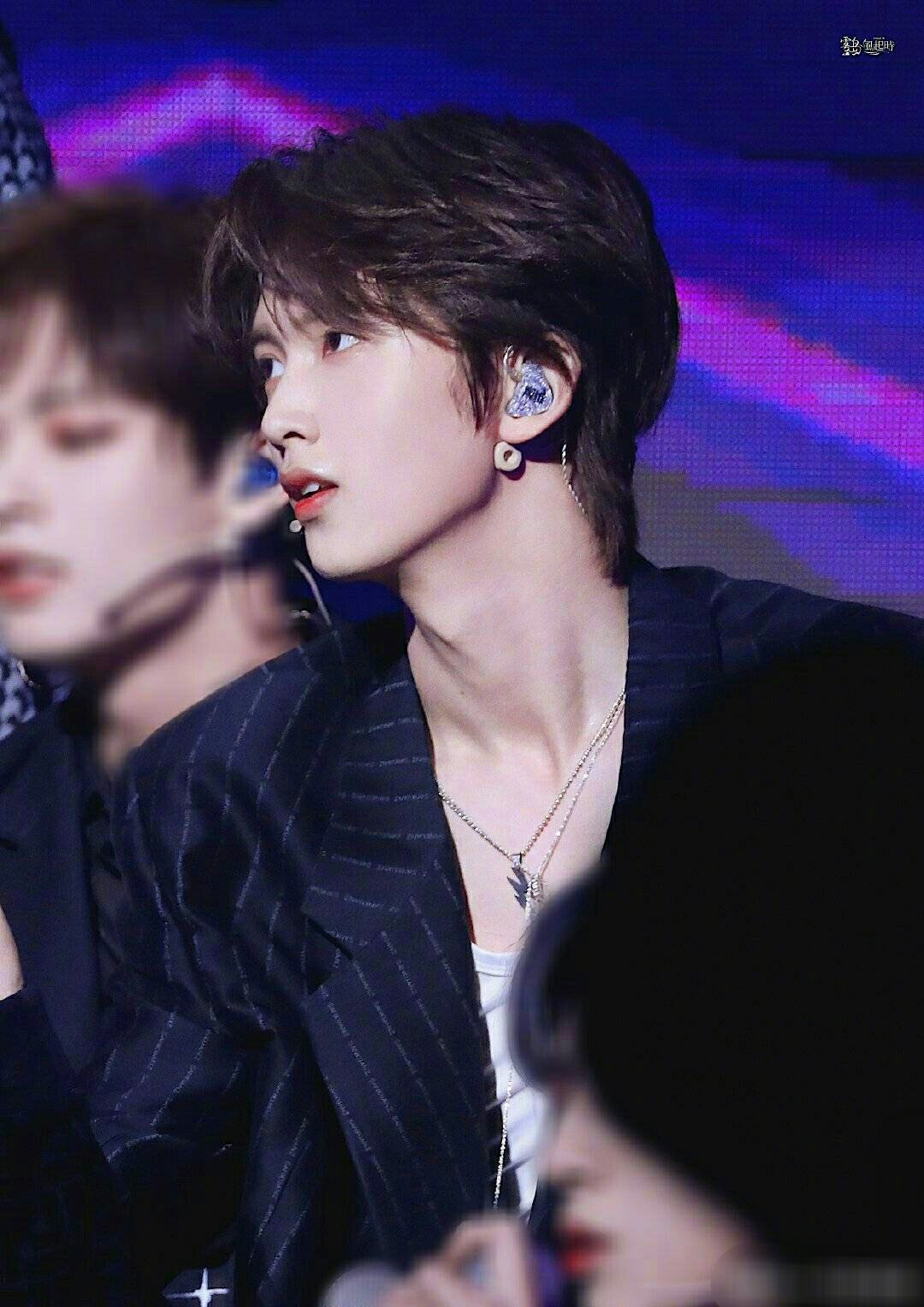 想必陈宥维这样的侧颜才能被称为名品下颌线吧始于颜值陷于才华