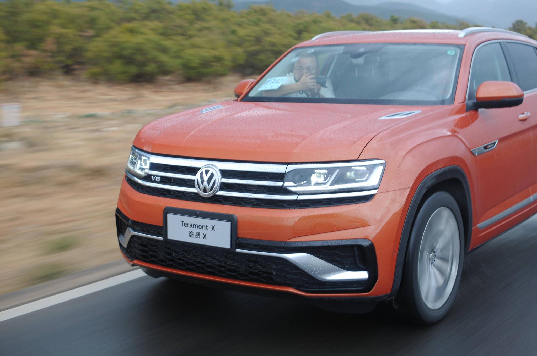 这应该是空间最大的轿跑suv,试驾上汽大众途昂x