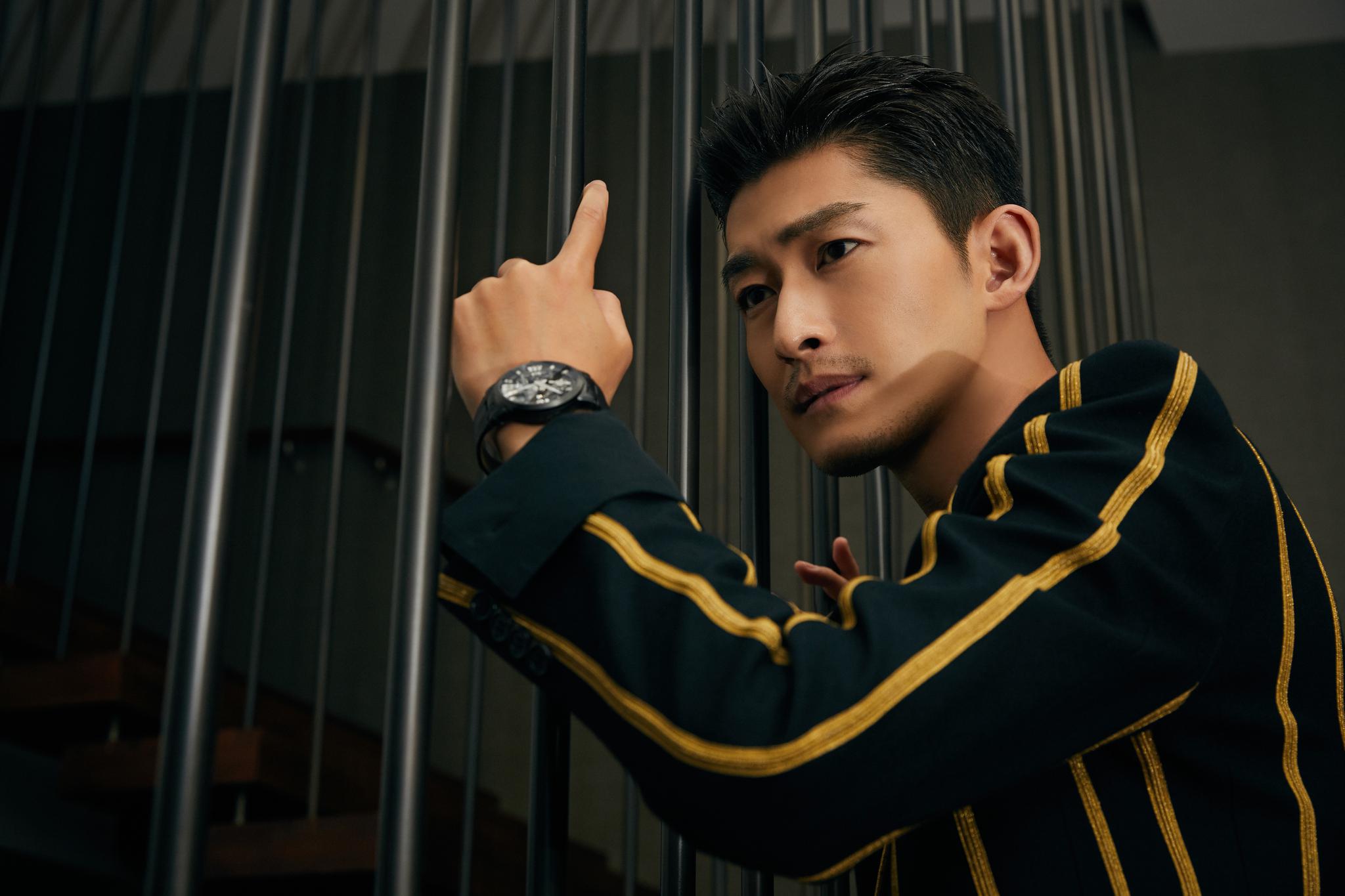 今日,品牌挚友@张翰 受邀出席雅典表上海新天地旗舰店开幕仪式