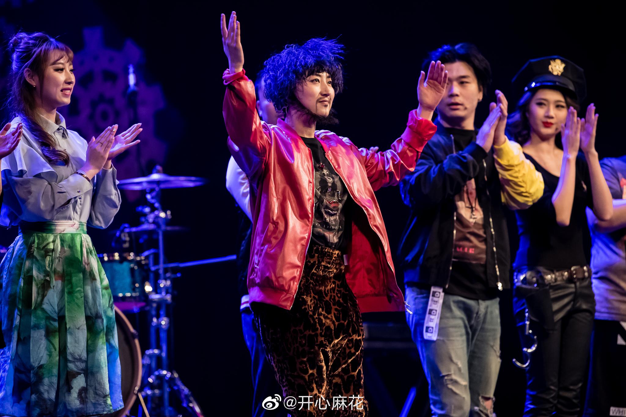 在开心麻花的演出结束后,对于演员的谢幕介绍|艺人|开心麻花|称呼