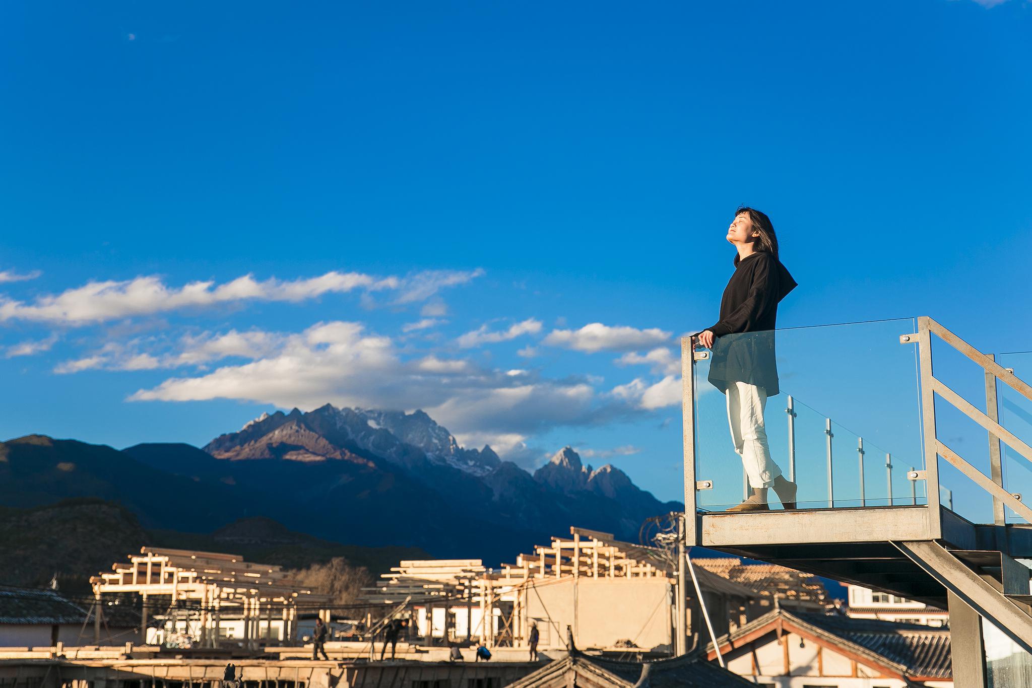 有没有一瞬间在大街上看到一个熟悉的背影心突然就乱了节拍直到发