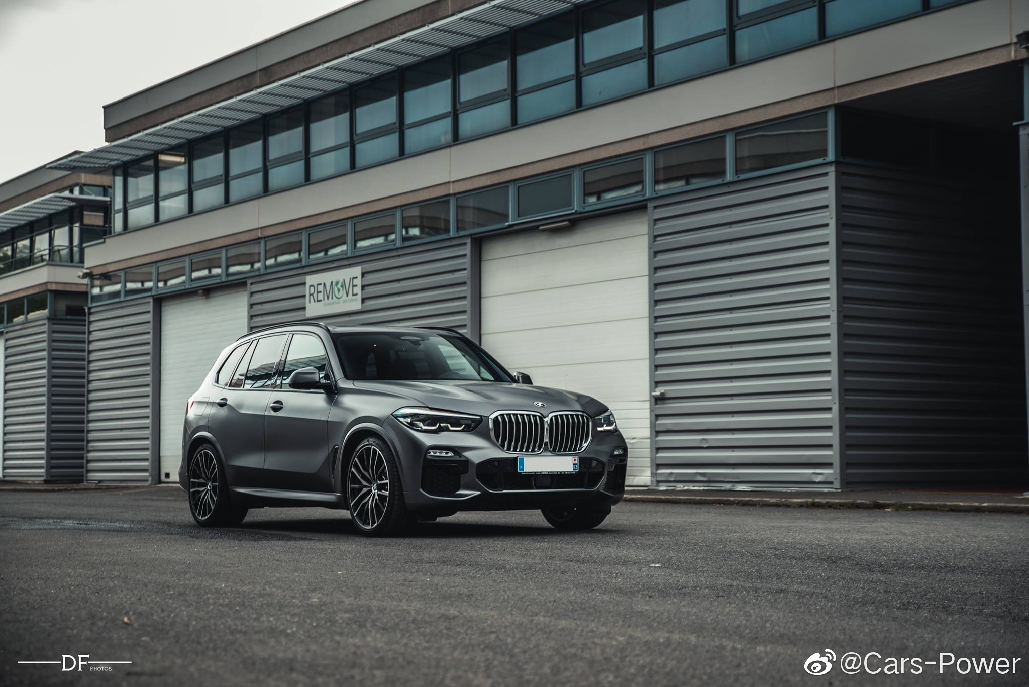 磨砂灰全新宝马x5可以说非常漂亮了至于它的对手gle就有些一言难尽