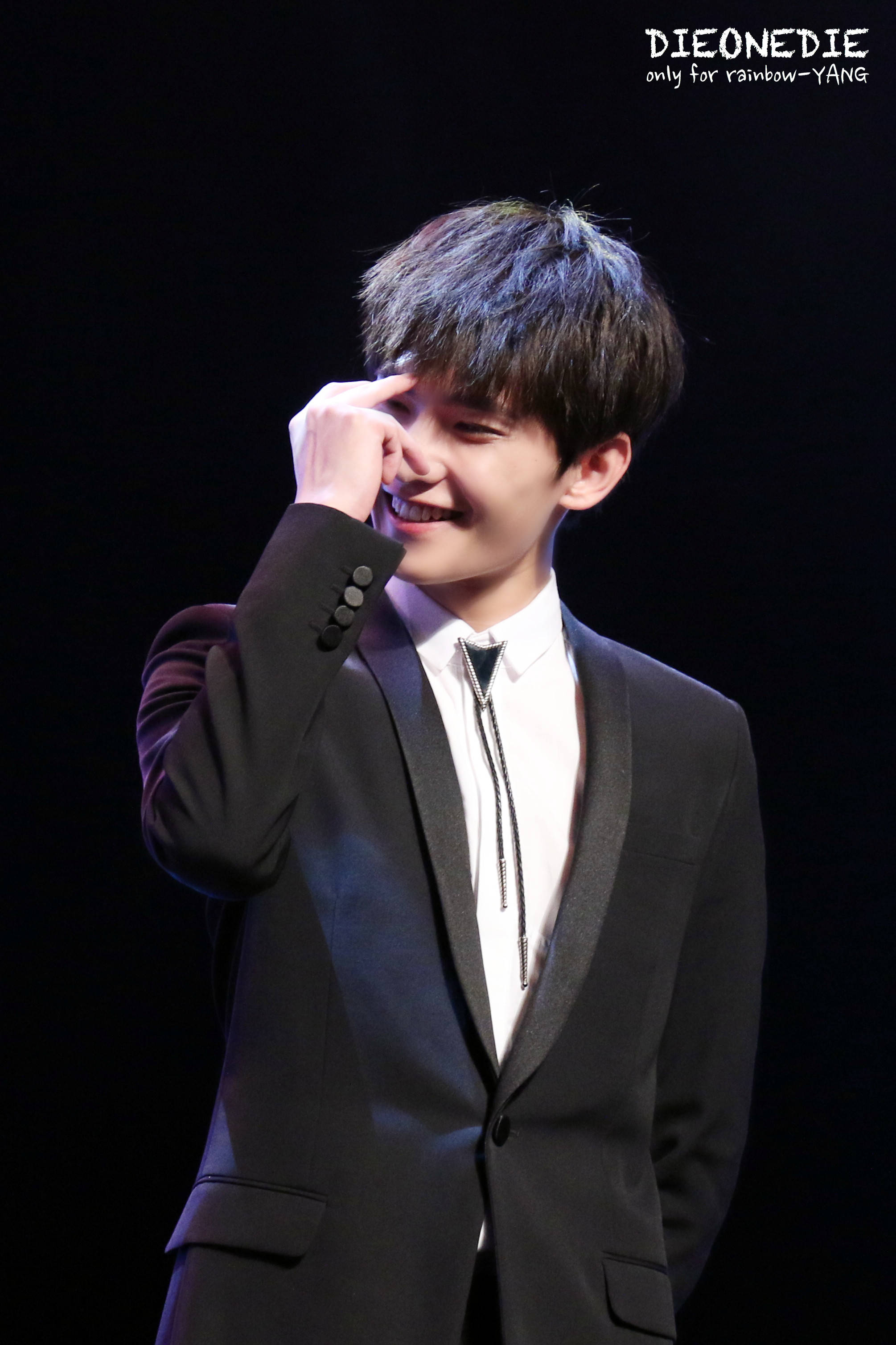 杨洋一定是水蜜桃味的小甜豆吧,笑起来地样子简直太甜了～@杨洋