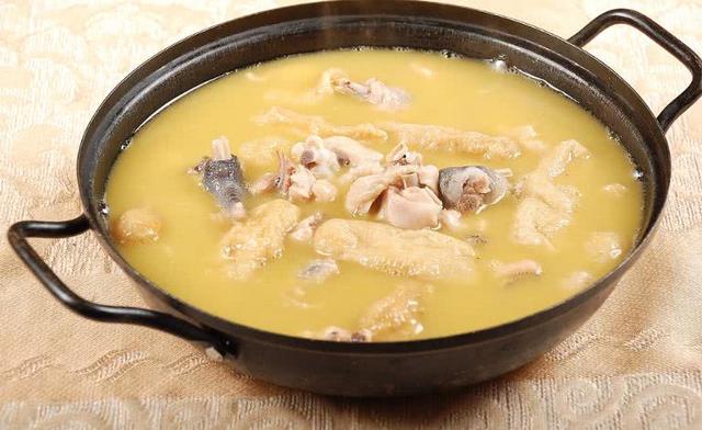 熬鸡汤时,调料要放对,这2种调料不能放,不然腥味会盖住香味!