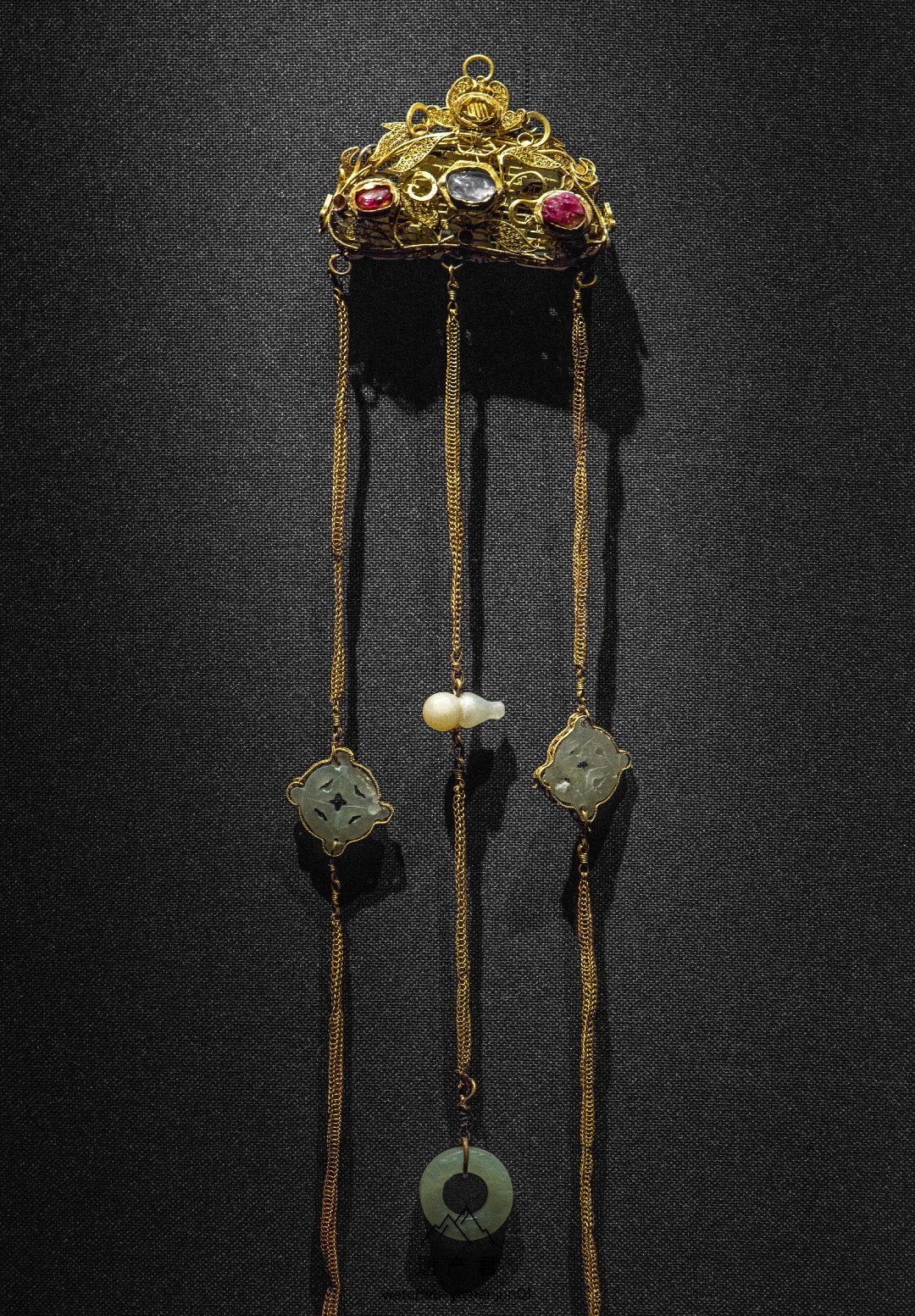 南京市博物馆藏· 明代嵌宝石嵌玉金配饰