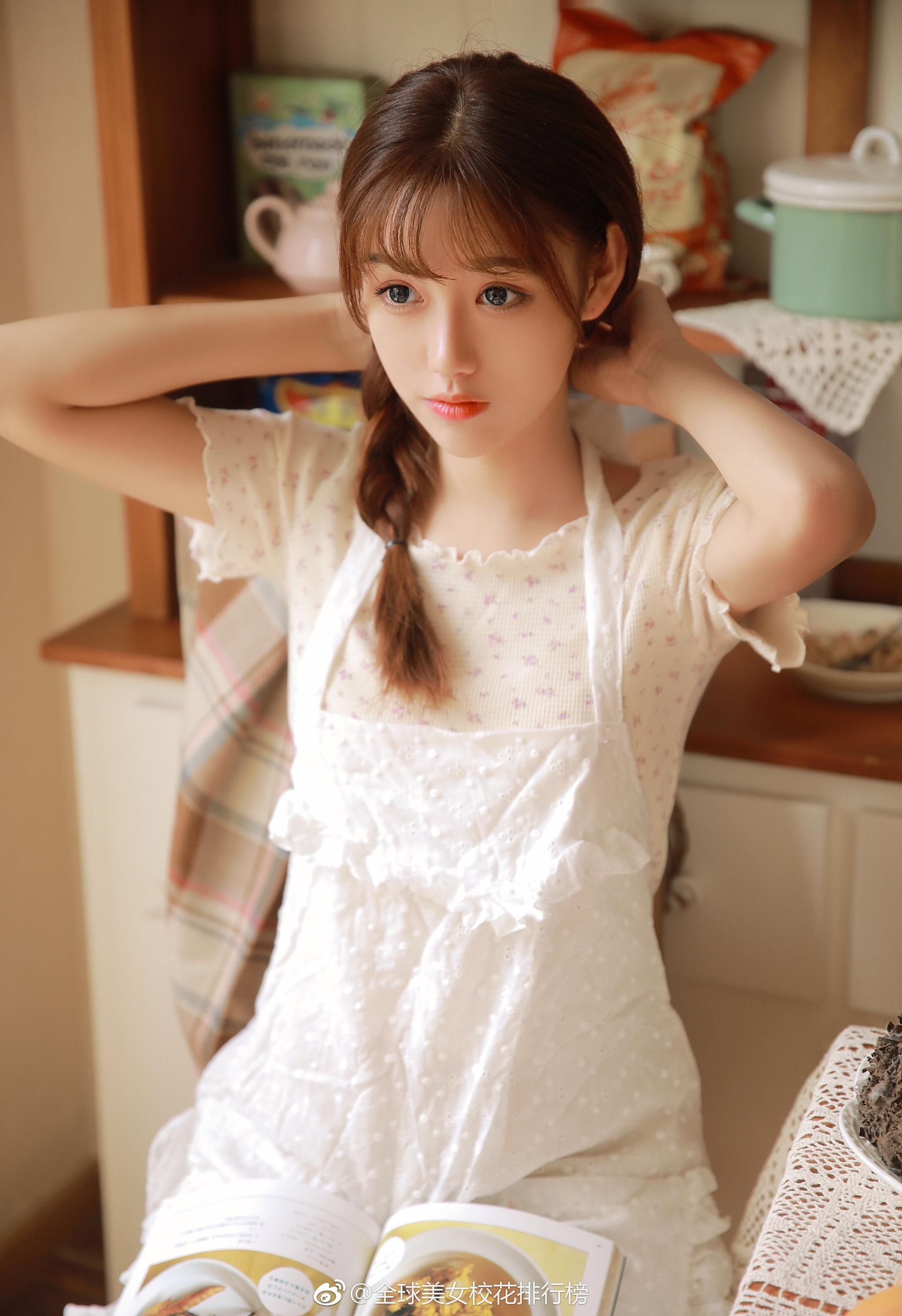 来自赣南师范大学狮子座,身高169cm,你觉得几分?