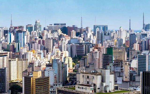 国内的第一大城市孟买,首都新德里和有着"小硅谷"之称的班加罗尔都