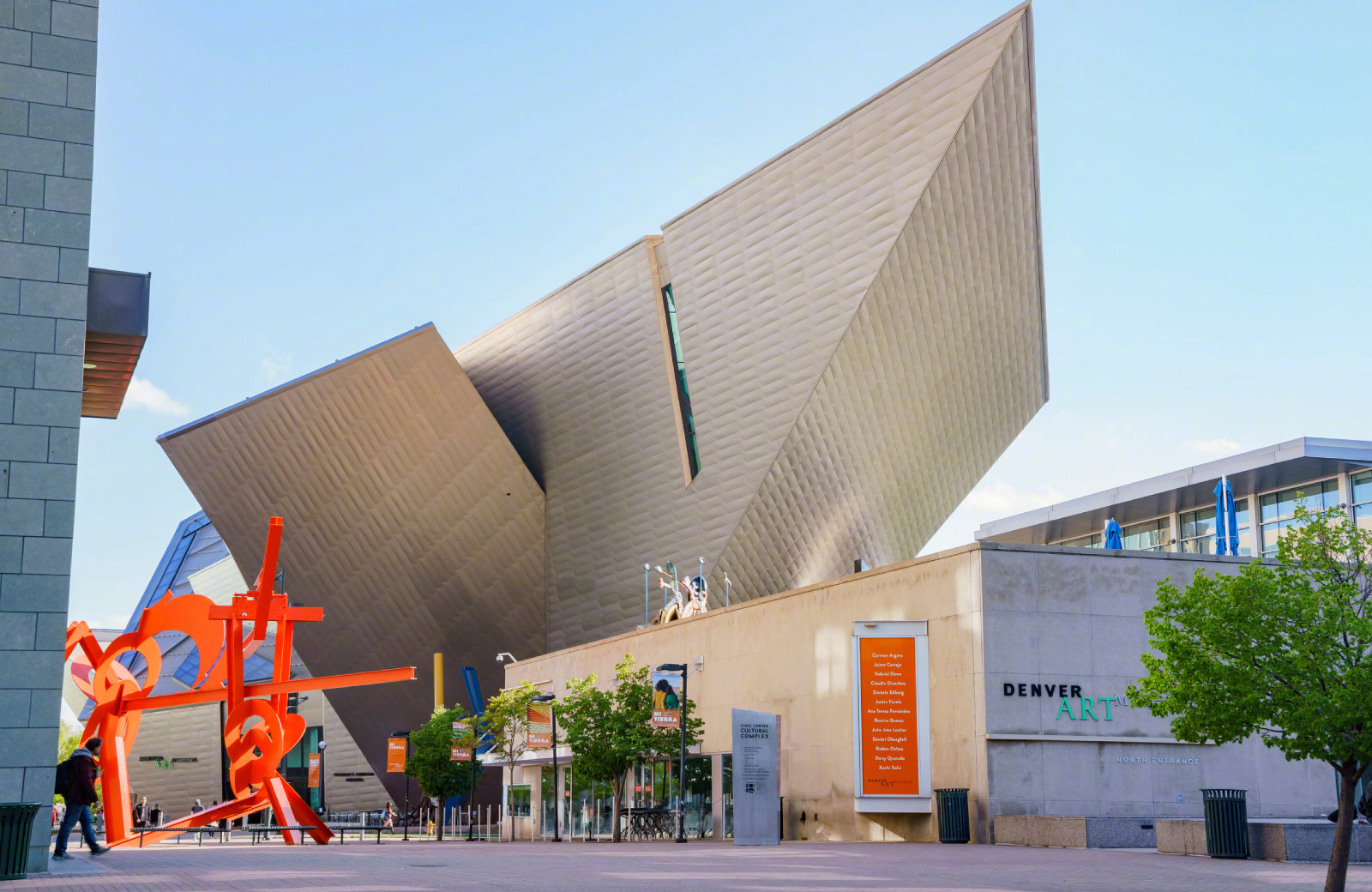 丹佛掘金主场迎战西部劲旅 球迷在线观看激烈对决见证约基奇三双表现