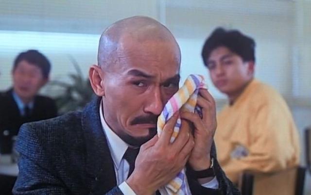 他与洪金宝被称"同胞影帝",却背信弃义,如今74岁安享晚年
