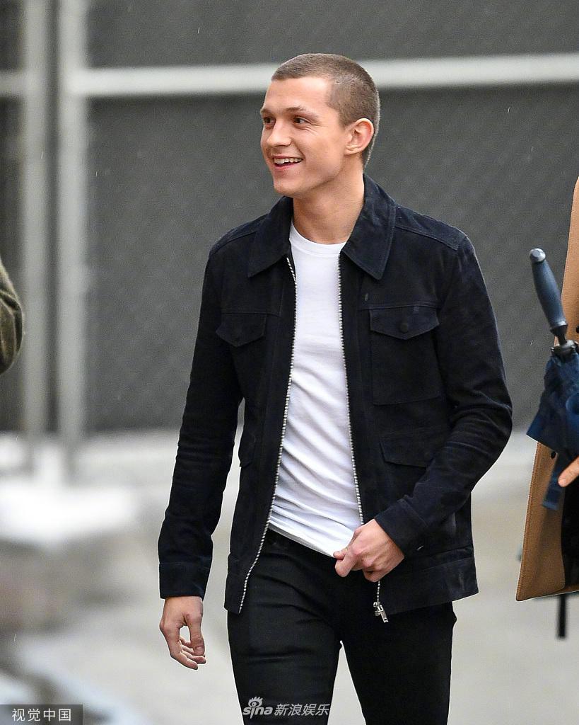 荷兰弟tom holland洛杉矶街拍,寸头好man哦