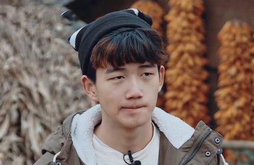 《变形计》阔少拿苹果x随地摔不心疼,看他的破手机壳,全场傻眼