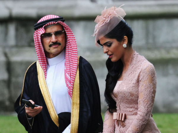 沙特公主美若天仙,除了玩玩玩,买买买,却有一件事惹人同情