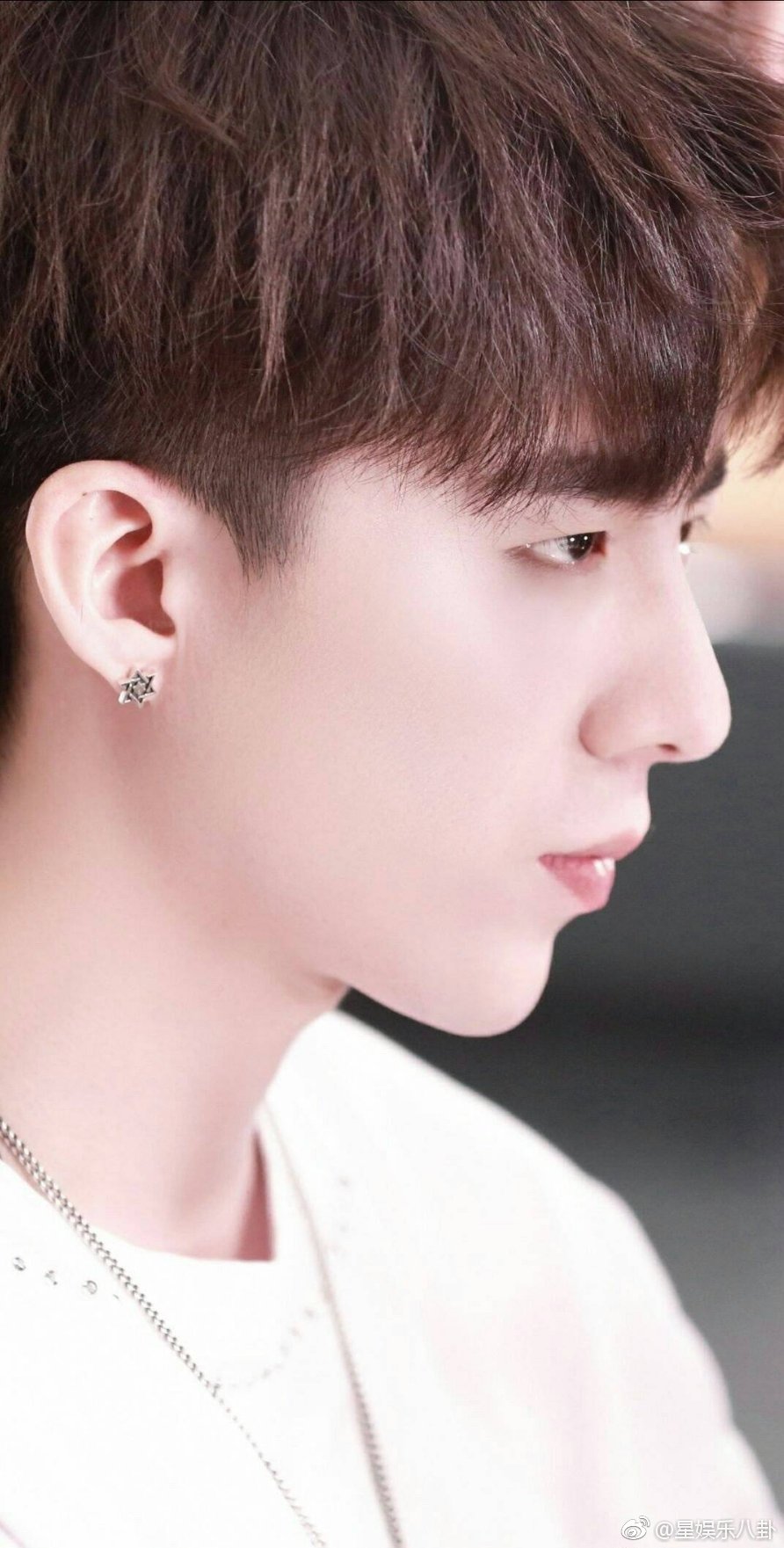 刘宇宁侧颜耳钉放大招了 新浪网