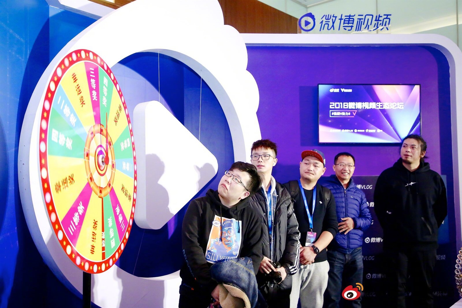 大v见面会 互动展位人气爆棚!精彩不容错过