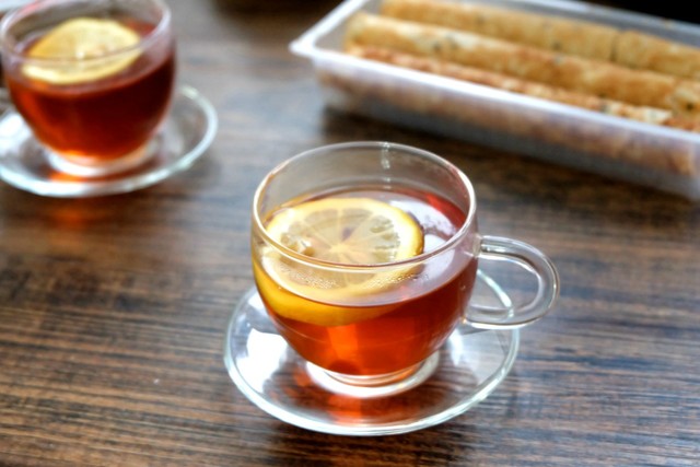 柠檬红茶自己做,成本不过几元钱,酸甜适口助消化,做法分享