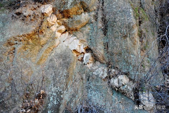 细晶岩脉细晶岩脉北京延庆世界地质公园古崖居园区内"风蚀龛".
