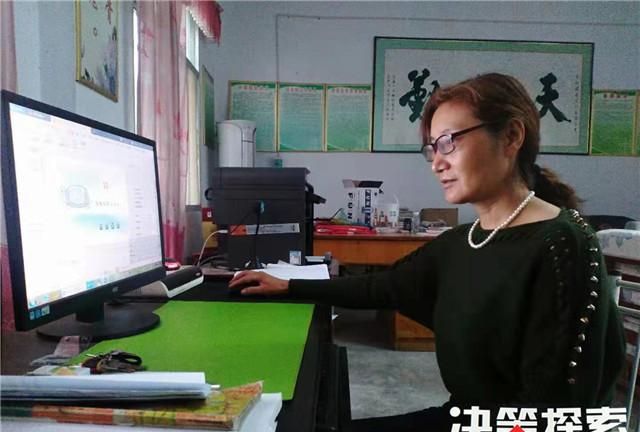 西峡县石界河镇扶贫战场上的乡村教师