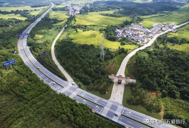 也是湖北通城经铜鼓,宜春,遂川至大余高速综合运输通道中的重要组成