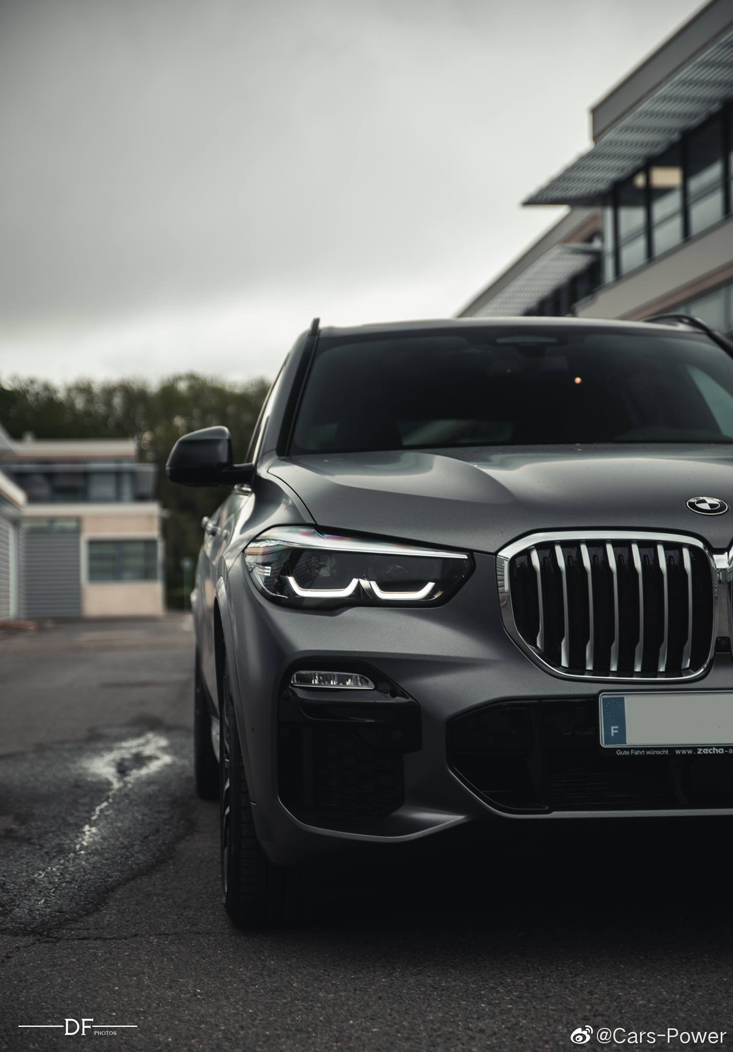 磨砂灰全新宝马x5可以说非常漂亮了至于它的对手gle就有些一言难尽