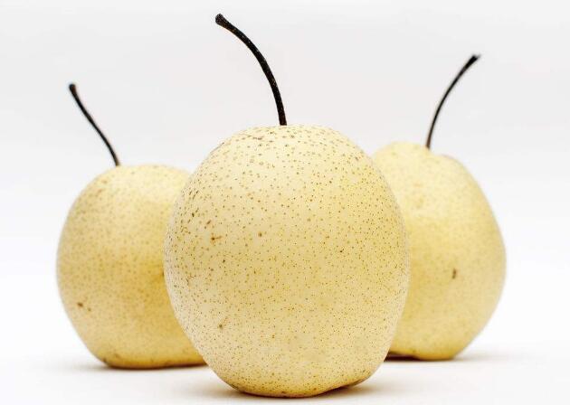 冰糖秋梨柠檬膏,对止咳润肺有帮助,酸酸甜甜的宝宝特别喜欢喝