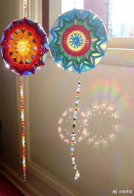 废弃光盘旧物改造,挂在房间当装饰也别有风情