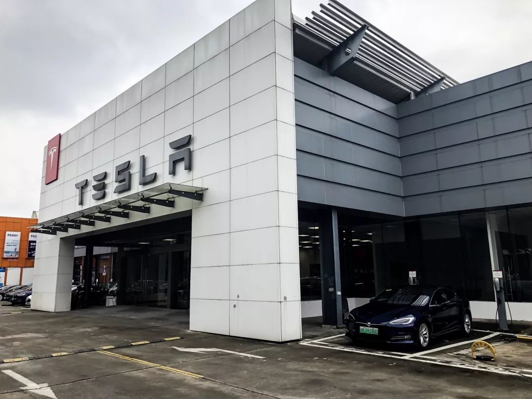 到店实拍特斯拉model 3,50万元的新能源b级车有何魅力