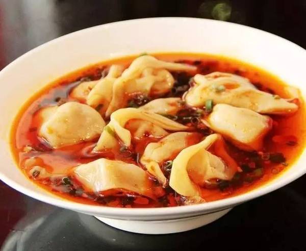 酸辣味的红油馄饨,无论视觉还是味道,都是一种极致的诱惑.