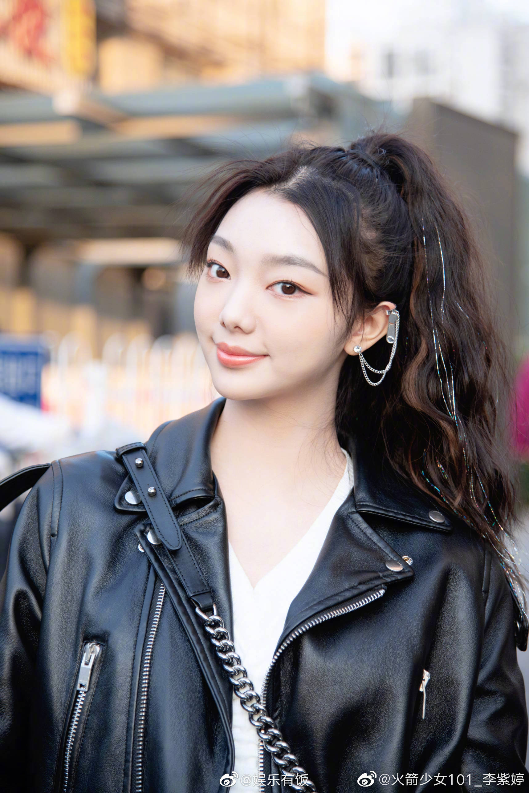 刚刚@火箭少女101_李紫婷 发微博:"昨天在机场捡到的护照_高清图集