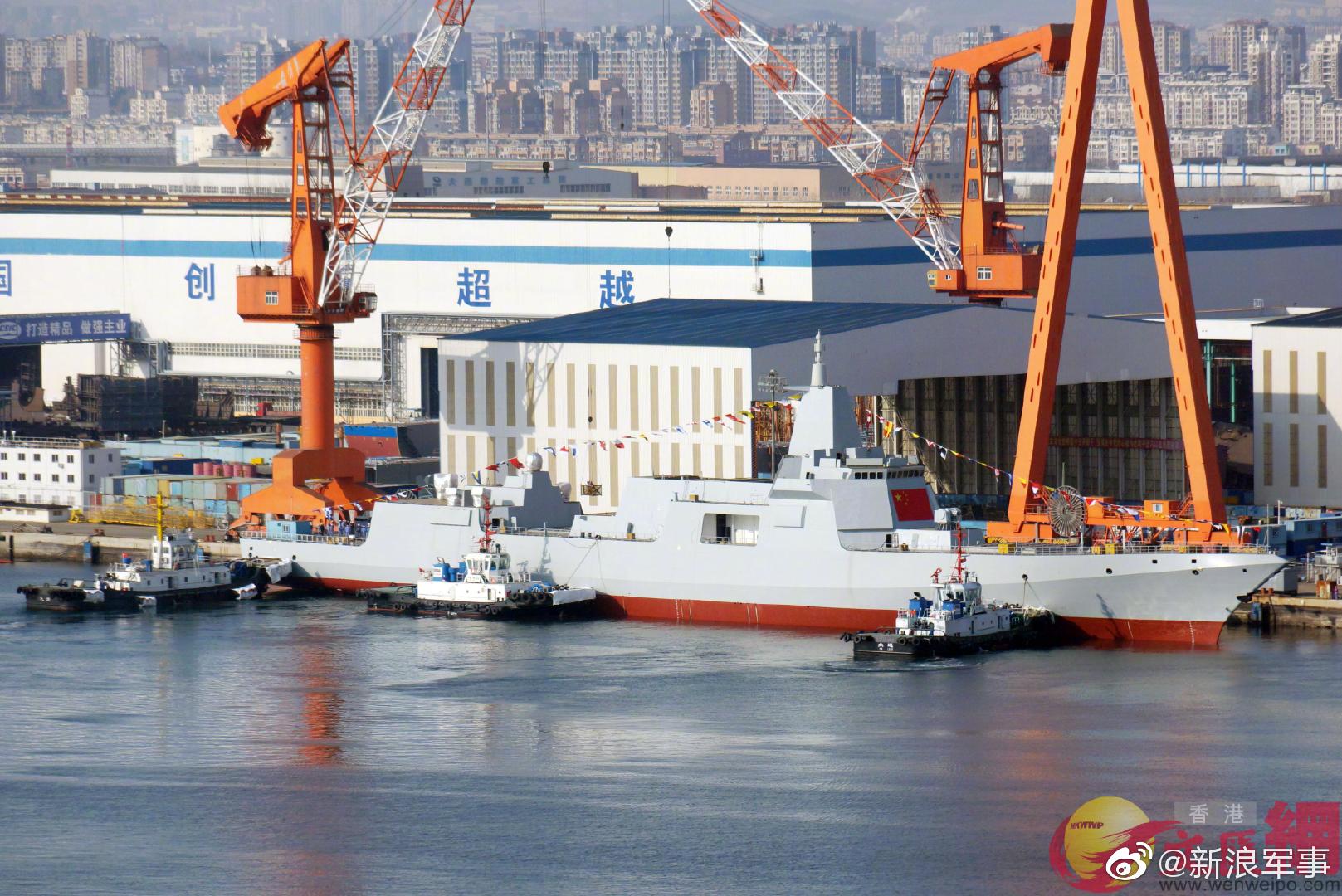 现场高清图:大连055和052D双盾舰同时下水