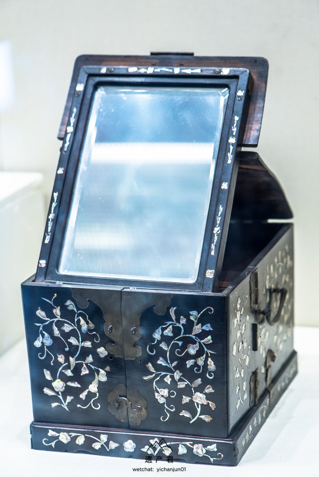沈阳故宫博物院藏· 清代檀木嵌螺钿梳妆盒