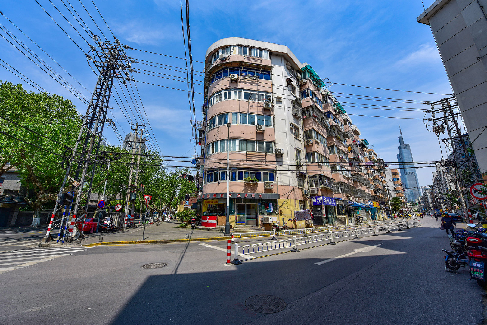 南京西桥,未进行翻修前的凌乱,很有"市井"的感觉_高清图集_新浪网