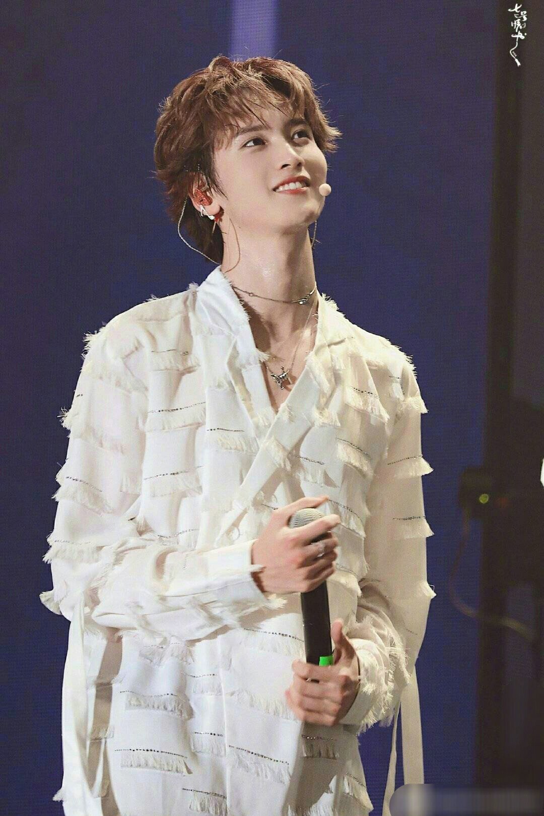 想必陈宥维这样的侧颜才能被称为名品下颌线吧始于颜值陷于才华