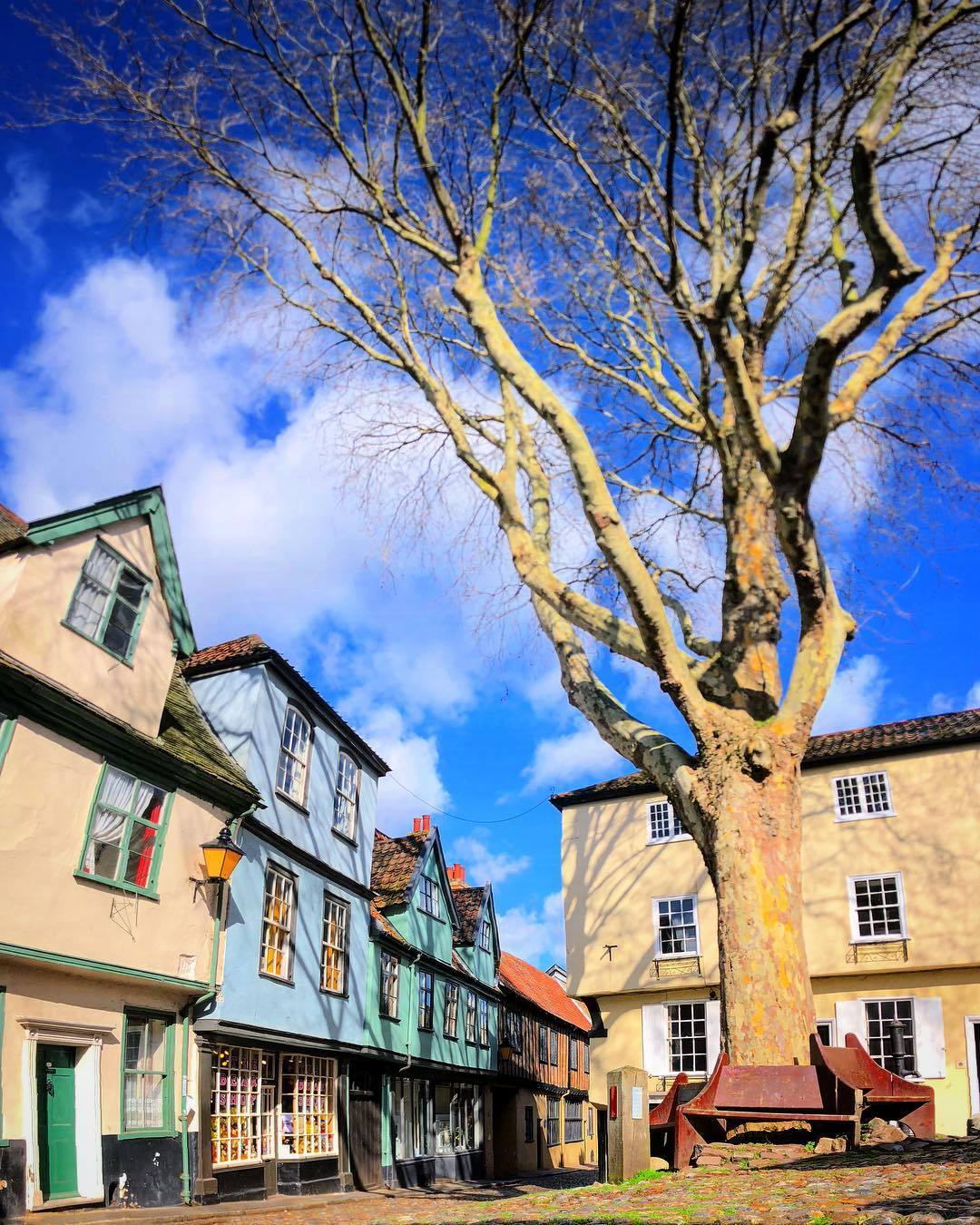 英国诺里奇elmhill大街仍保持着中世纪的魅力和气氛是当地的古玩贸