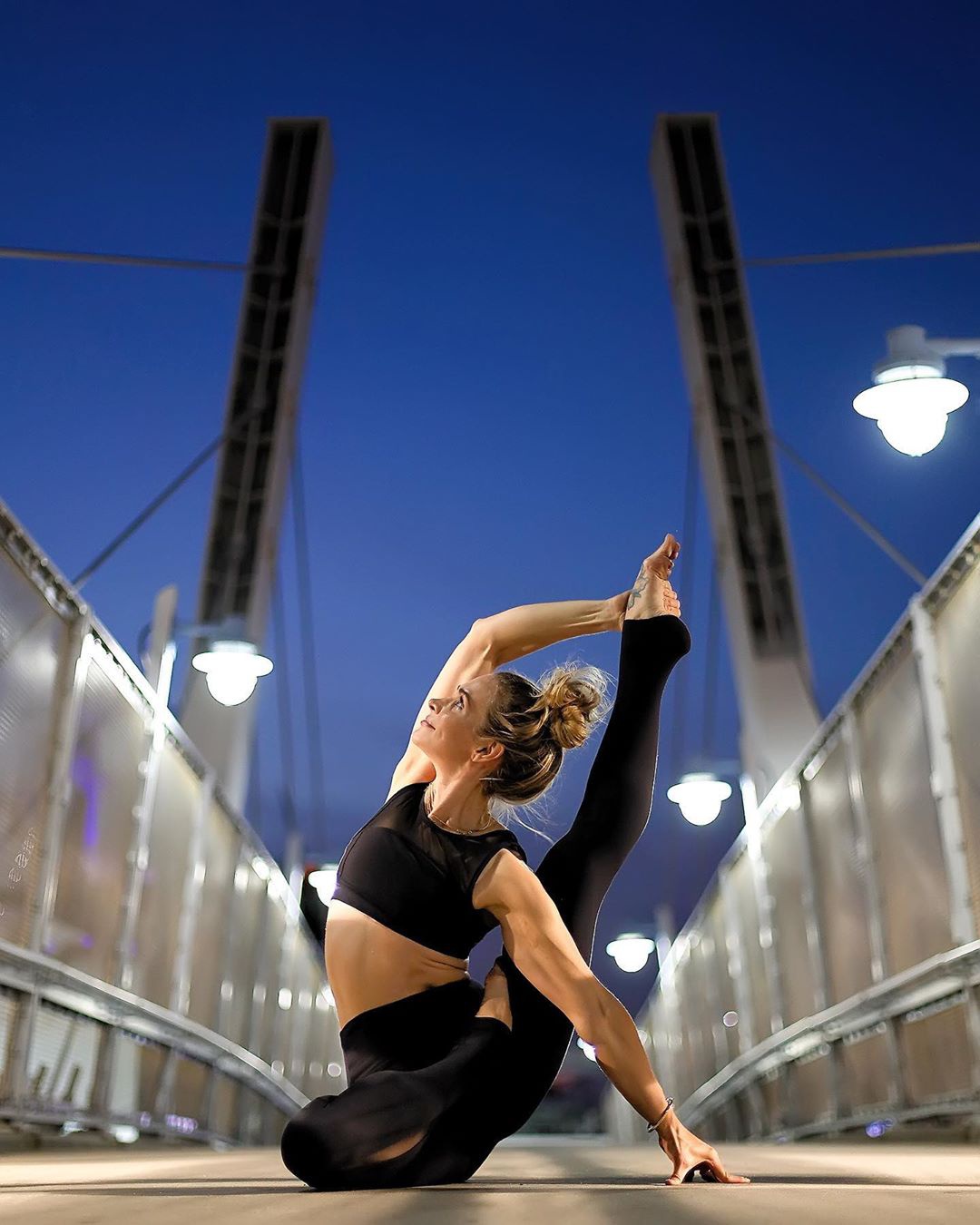 舞蹈公主金晨变美有招宅家运动两不误这身材和气质绝了