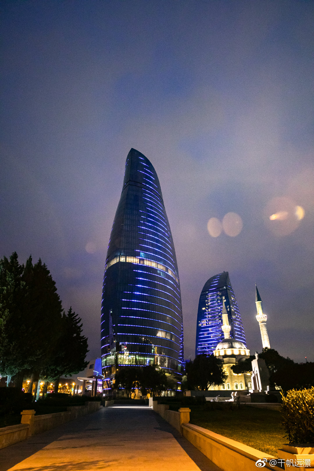 火焰塔flametower是巴库新城如今的地标