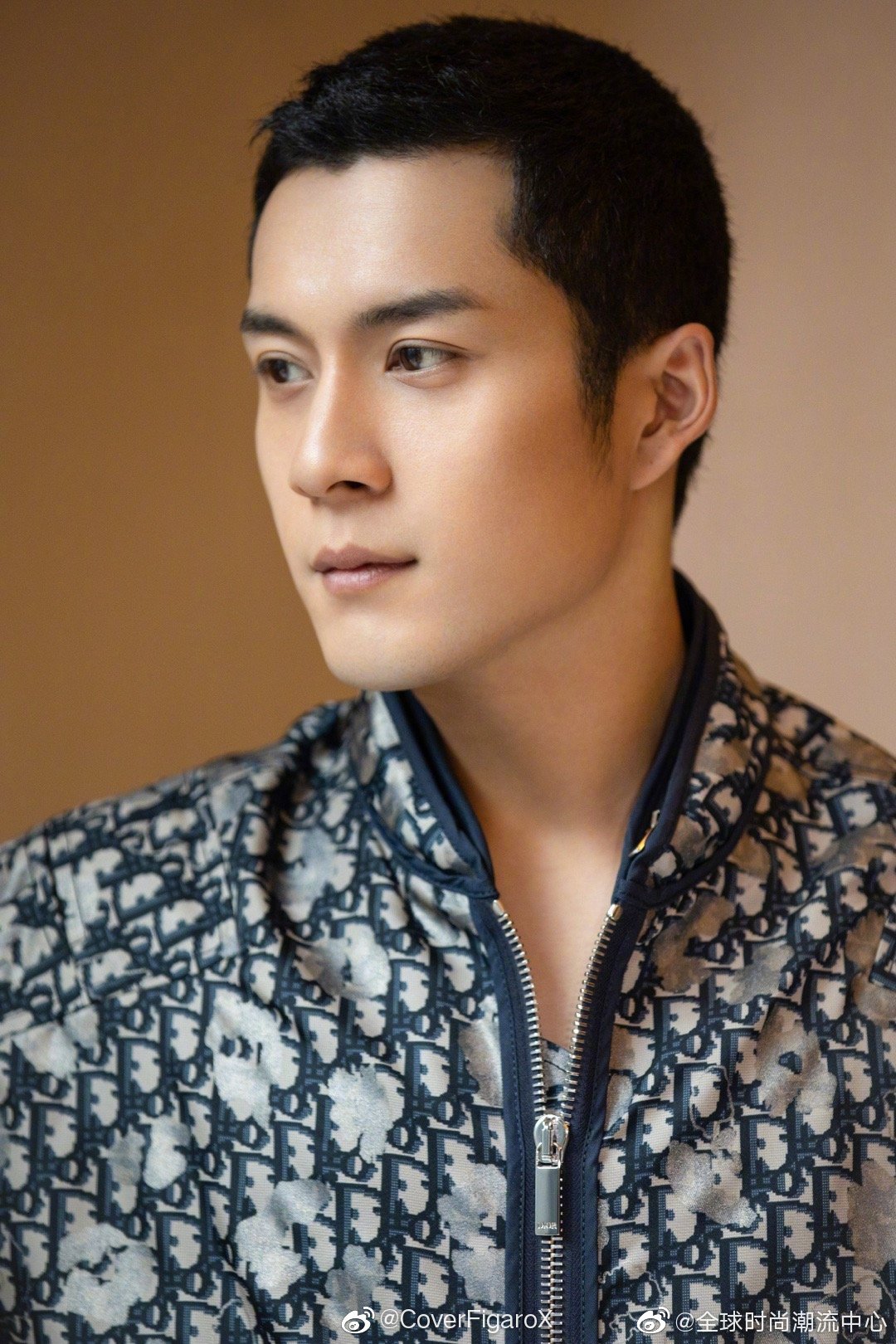 dior香氛世家大使韩东君身着dior men 2019早秋系列男装现身品牌限