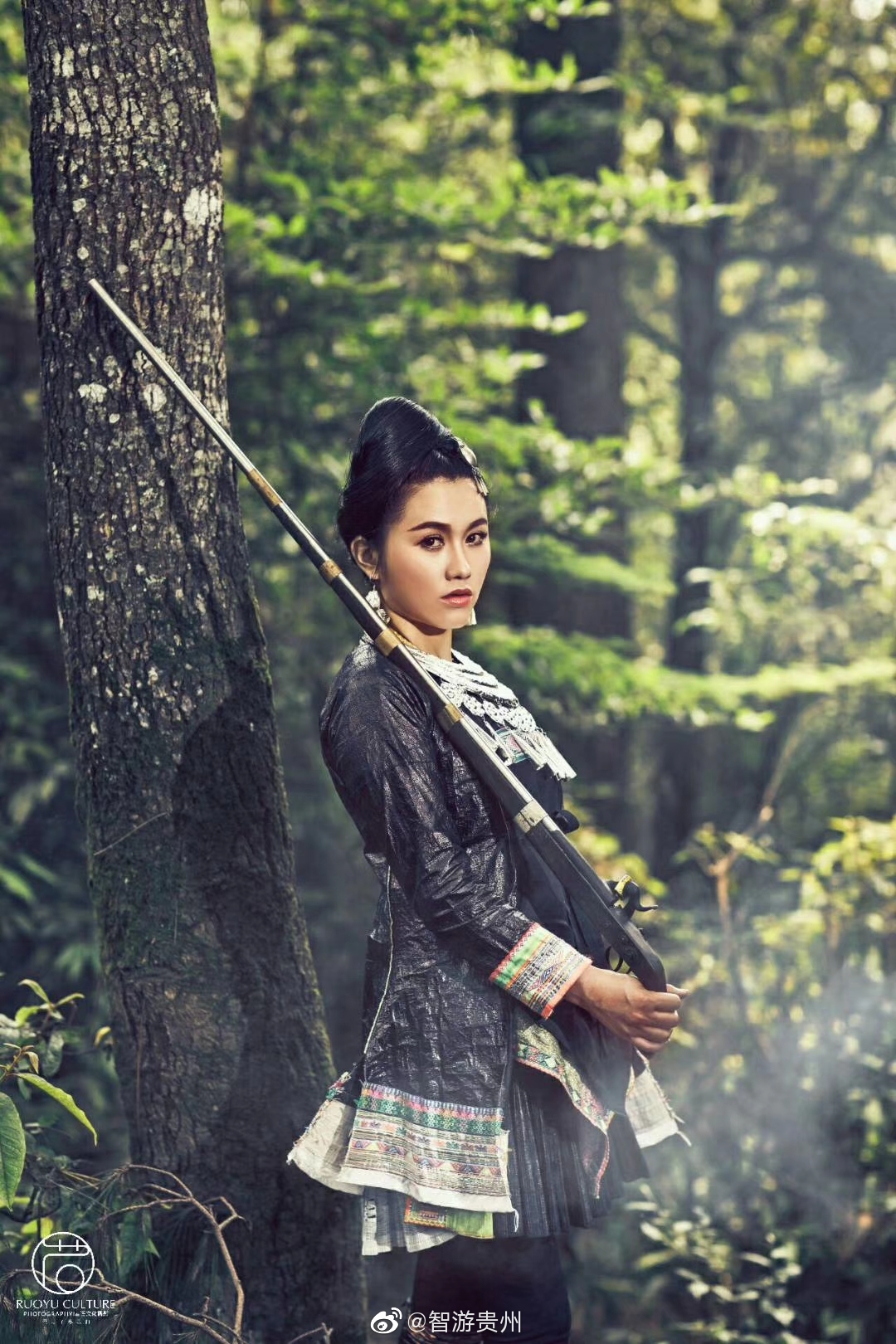 帅!岜沙族,蚩尤后裔,属于黑苗系,一个具神秘色彩的少数民族