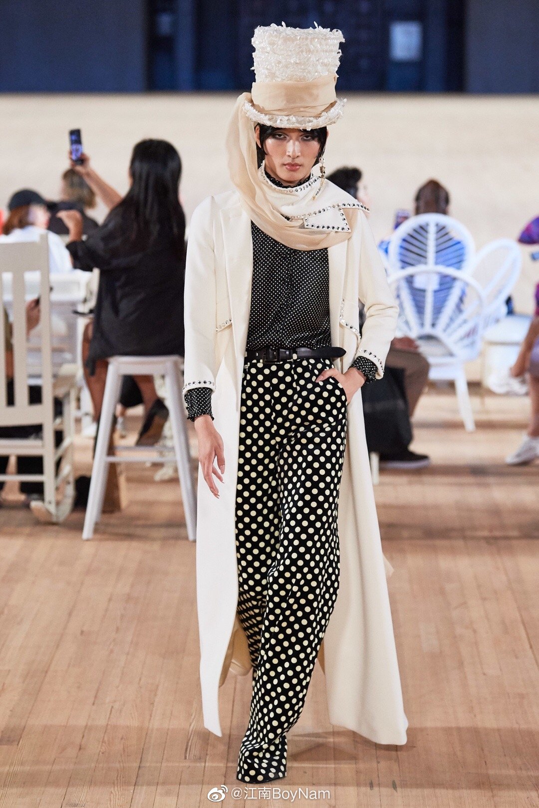 在camp坎普风的历史上必须有marcjacobs的姓名