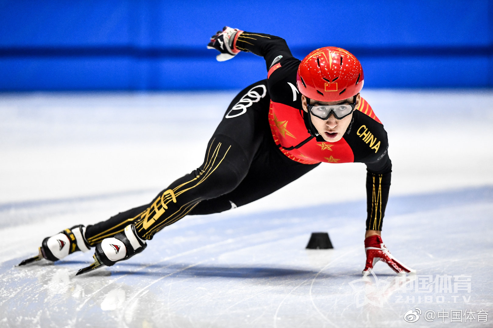新华社体育部今天评出了2018年中国十佳运动员  1,武大靖,平昌冬奥会