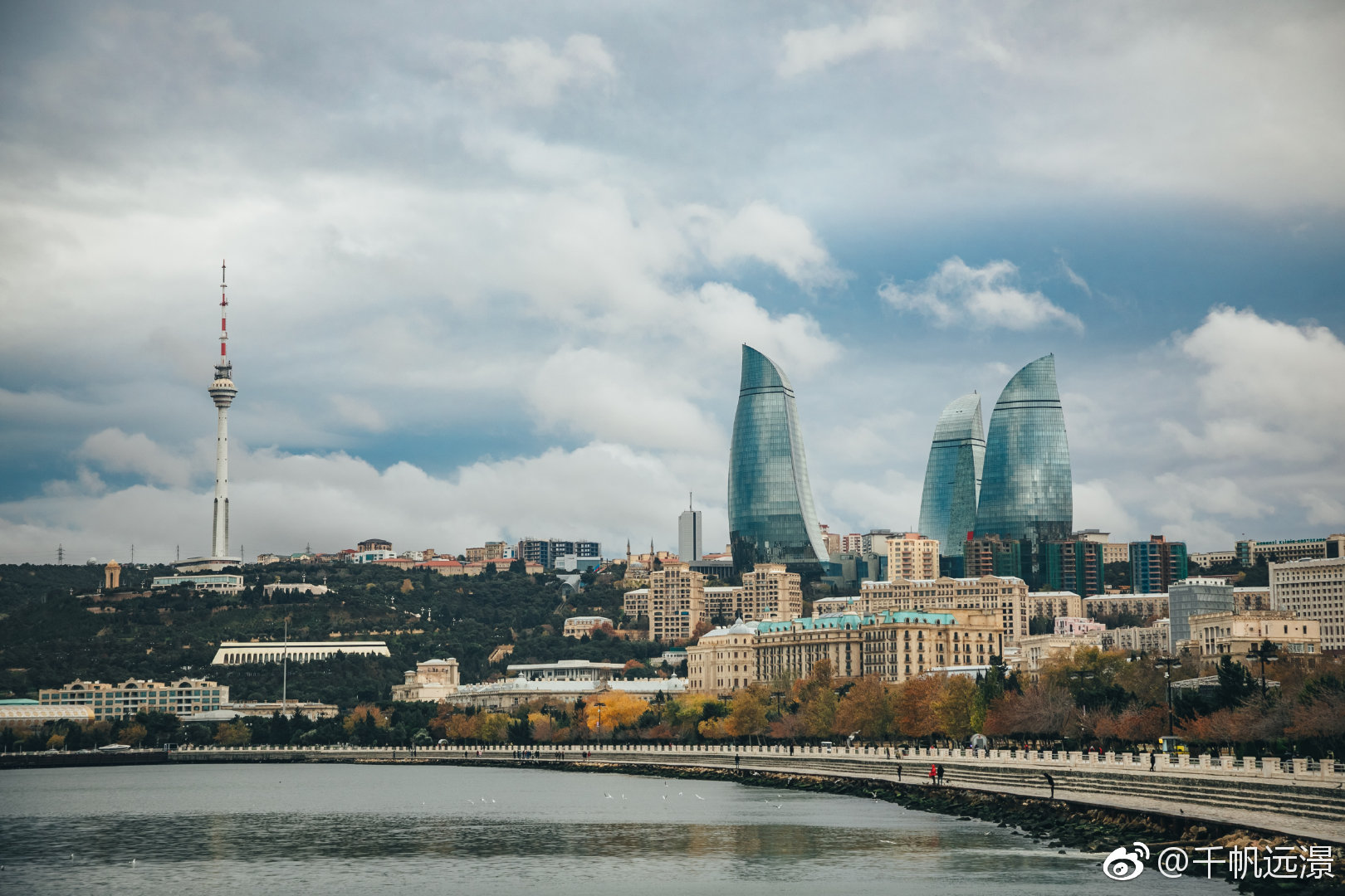 火焰塔flametower是巴库新城如今的地标