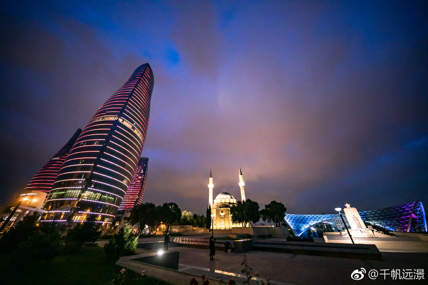火焰塔flametower是巴库新城如今的地标