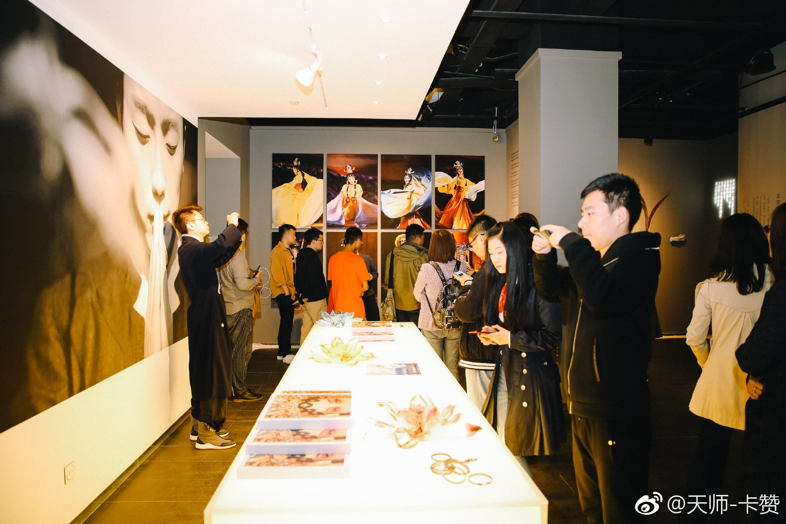 昨晚有幸与诸位大v一起,参观了李玉刚老师的玉空间